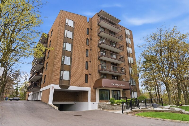 LOW MAINTENANCE LIVING IN THIS GREAT BURLINGTON COMMUNITY!